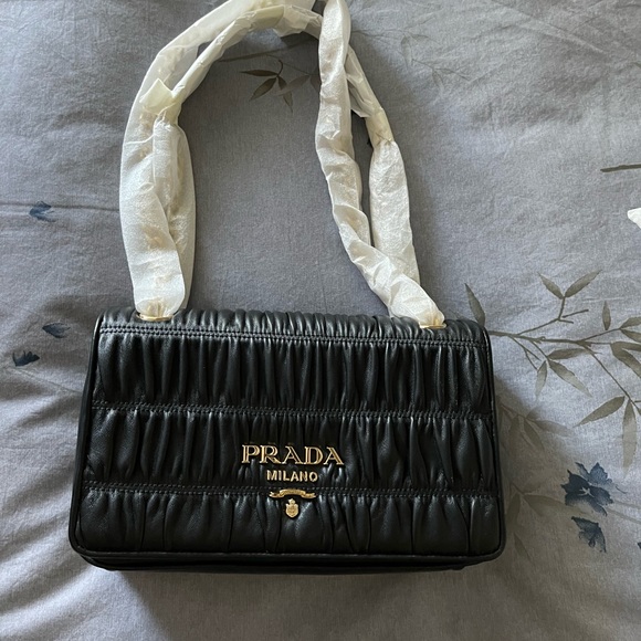 100% Authentic Prada crossbody bag. Purchased at Prada outlet. Nappa Gaufre - Picture 3 of 11